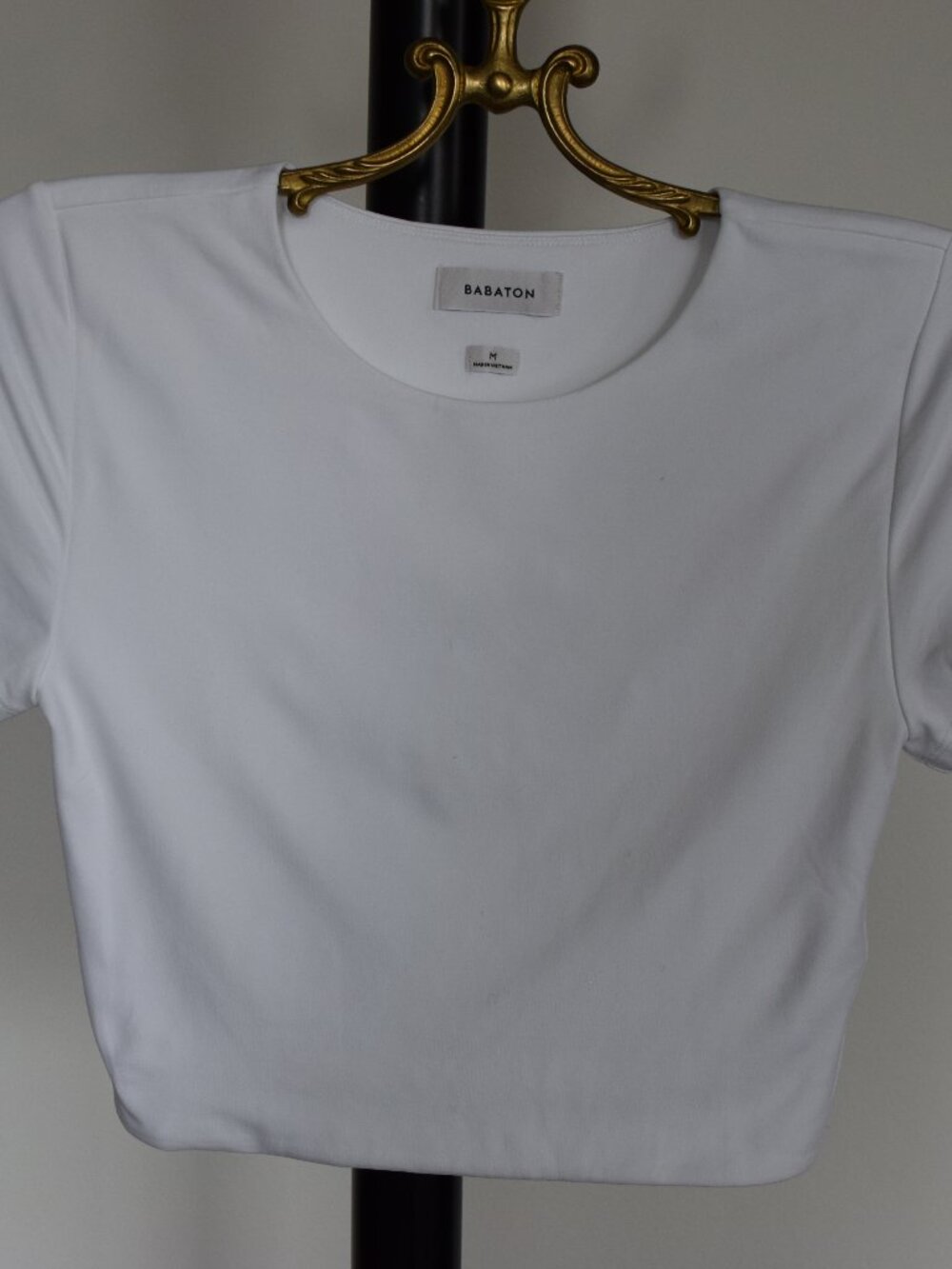 Aritzia Babaton White Crop Top Short Sleeve — Size M